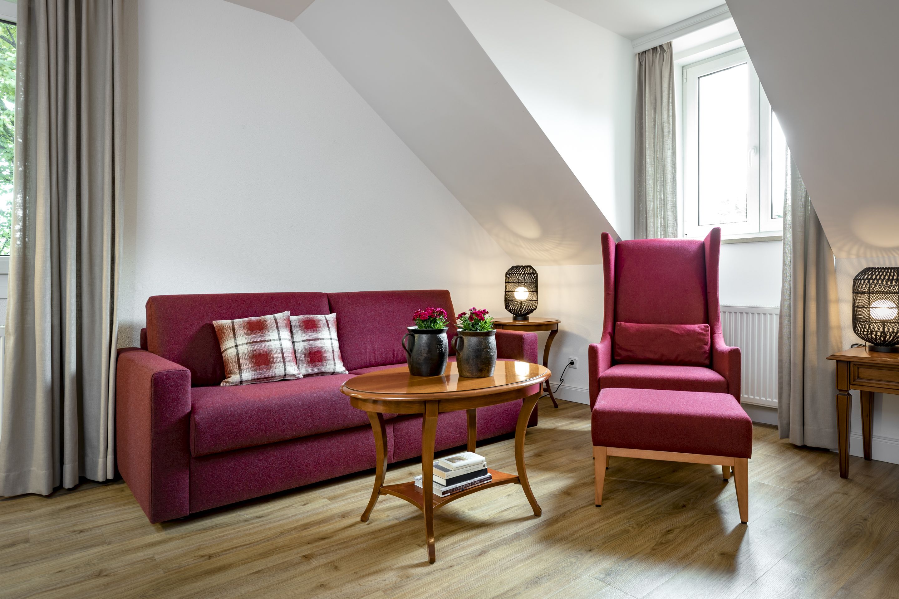 32-inch flat-screen tv with satellite channels, tv, netflix