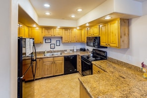 Condo, 3 Bedrooms | Private kitchen | Full-size fridge, microwave, oven, coffee/tea maker