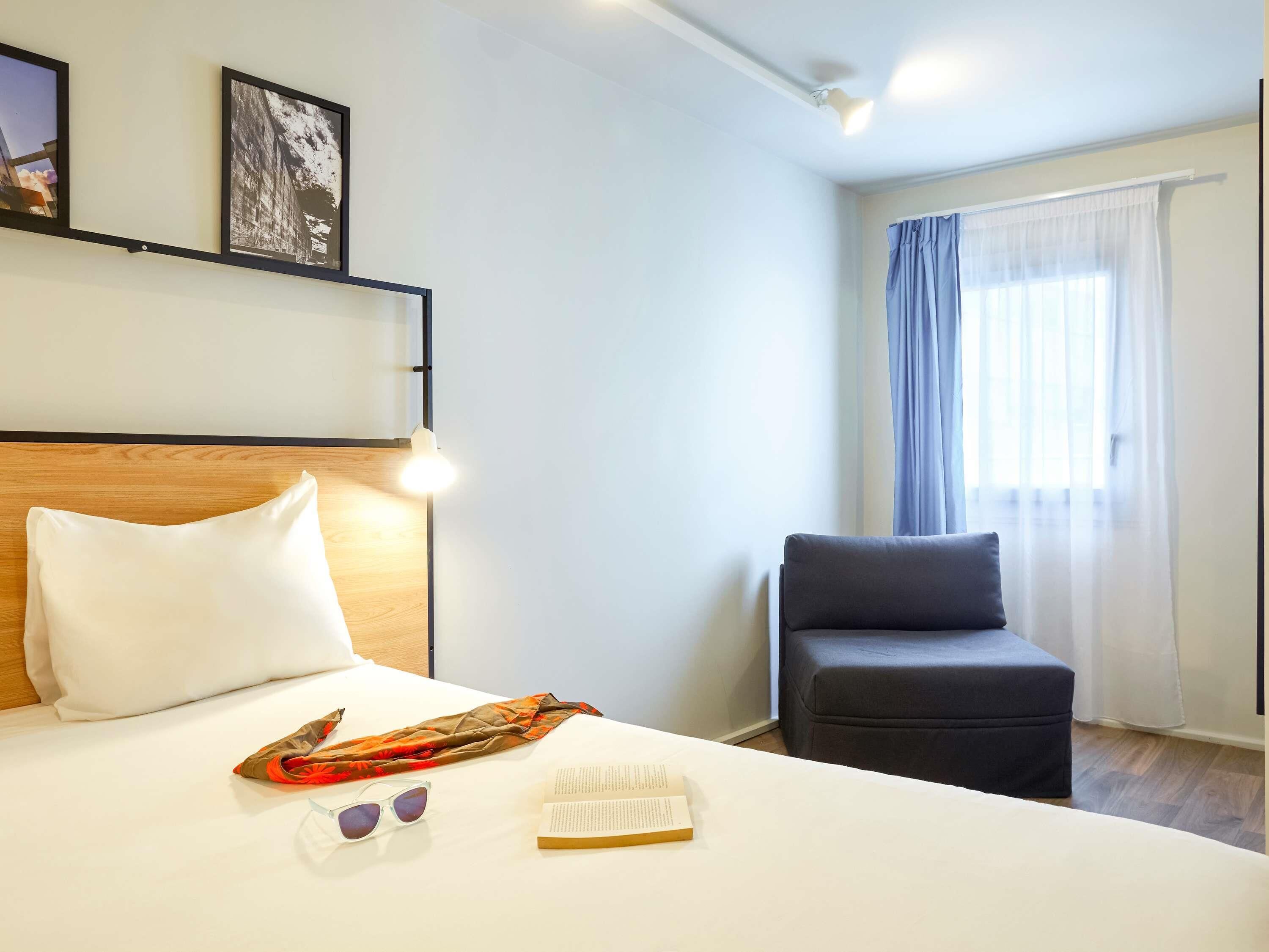 Standard dubbelrum - 1 dubbelsäng | Skrivbord, ljudisolering, strykjärn/strykbräda och gratis barnsängar