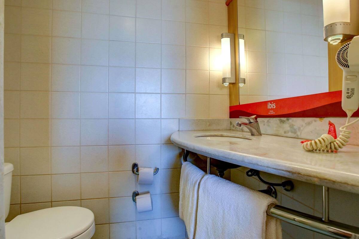 standard room, multiple beds | minibar, desk, laptop workspace, blackout curtains