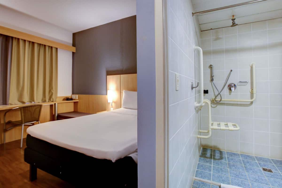 Minibar, Schreibtisch, laptopgeeigneter Arbeitsplatz