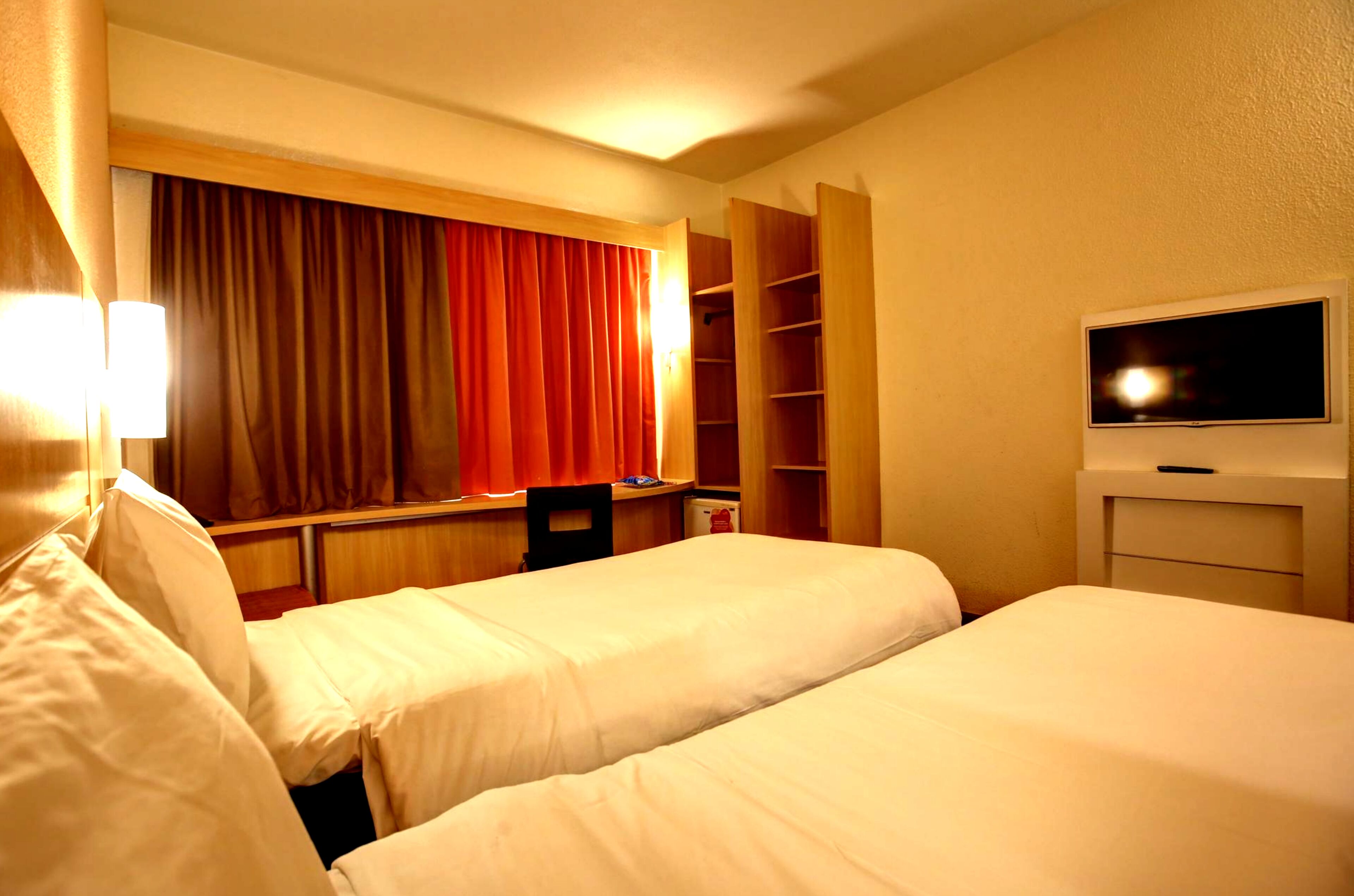 standard twin room, 2 single beds | minibar, desk, laptop workspace, blackout curtains