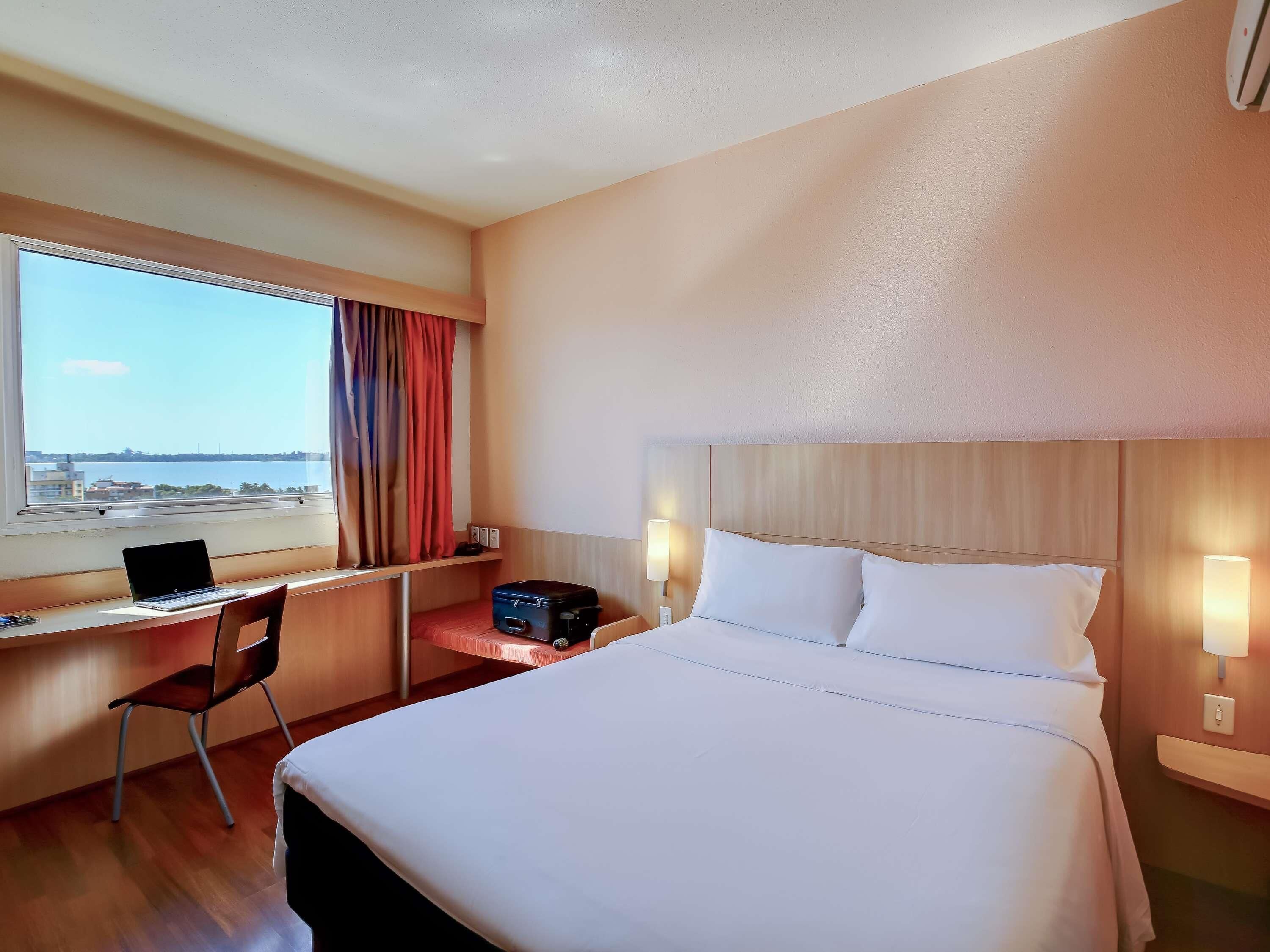 Standard Room, 1 Double Bed | Minibar, desk, laptop workspace, blackout drapes