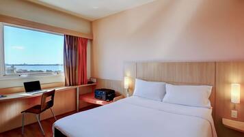 Standard Room, 1 Double Bed | Minibar, desk, laptop workspace, blackout drapes