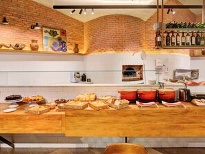 Daily buffet breakfast (BRL 54.00 per person)