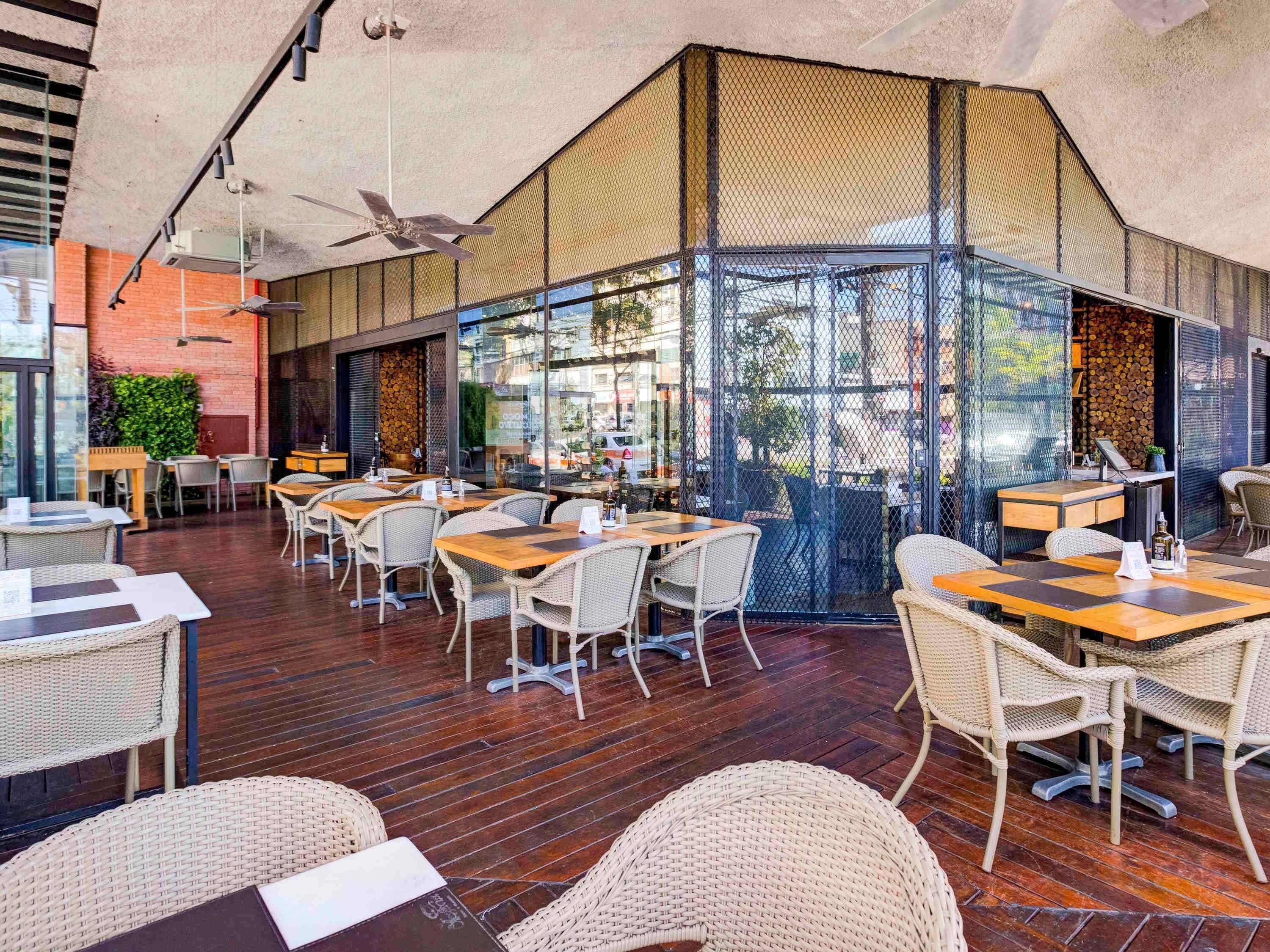 Daily buffet breakfast (BRL 54.00 per person)