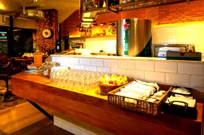 Daily buffet breakfast (BRL 54.00 per person)