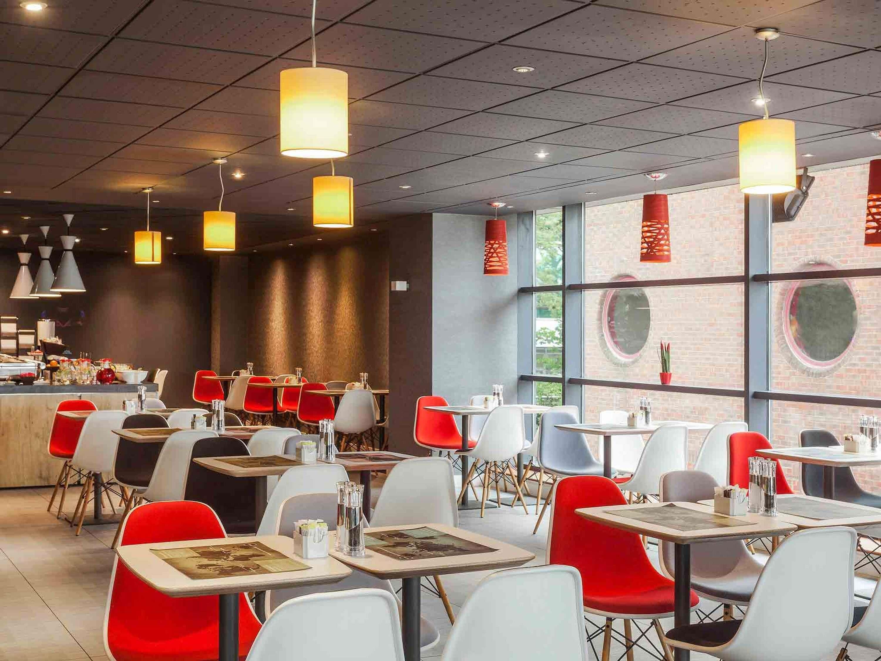 Der serveres frokost og aftensmad
