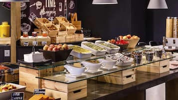 Tägliches Frühstücksbuffet (13.50 GBP pro Person)