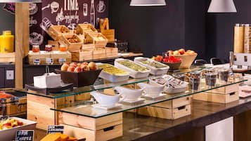 Se sirven comidas, cenas y cocina regional