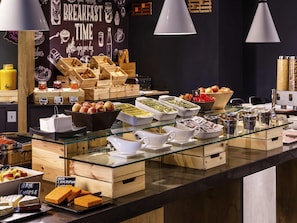 Breakfast area - ibis London Wembley (Wembley)