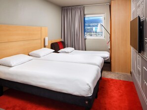 Family Room, 3 Single Beds