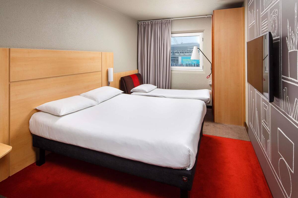 Ropa de cama hipoalergénica, escritorio y cortinas blackout