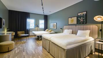 Familjerum (Superior) | 1 sovrum, vÀrdeförvaringsskÄp pÄ rummet och skrivbord