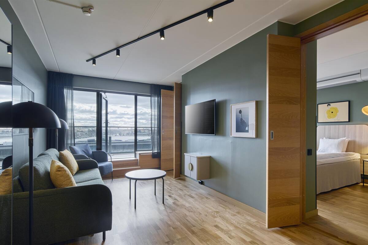 junior suite | 1 bedroom, in-room safe, desk, iron/ironing board