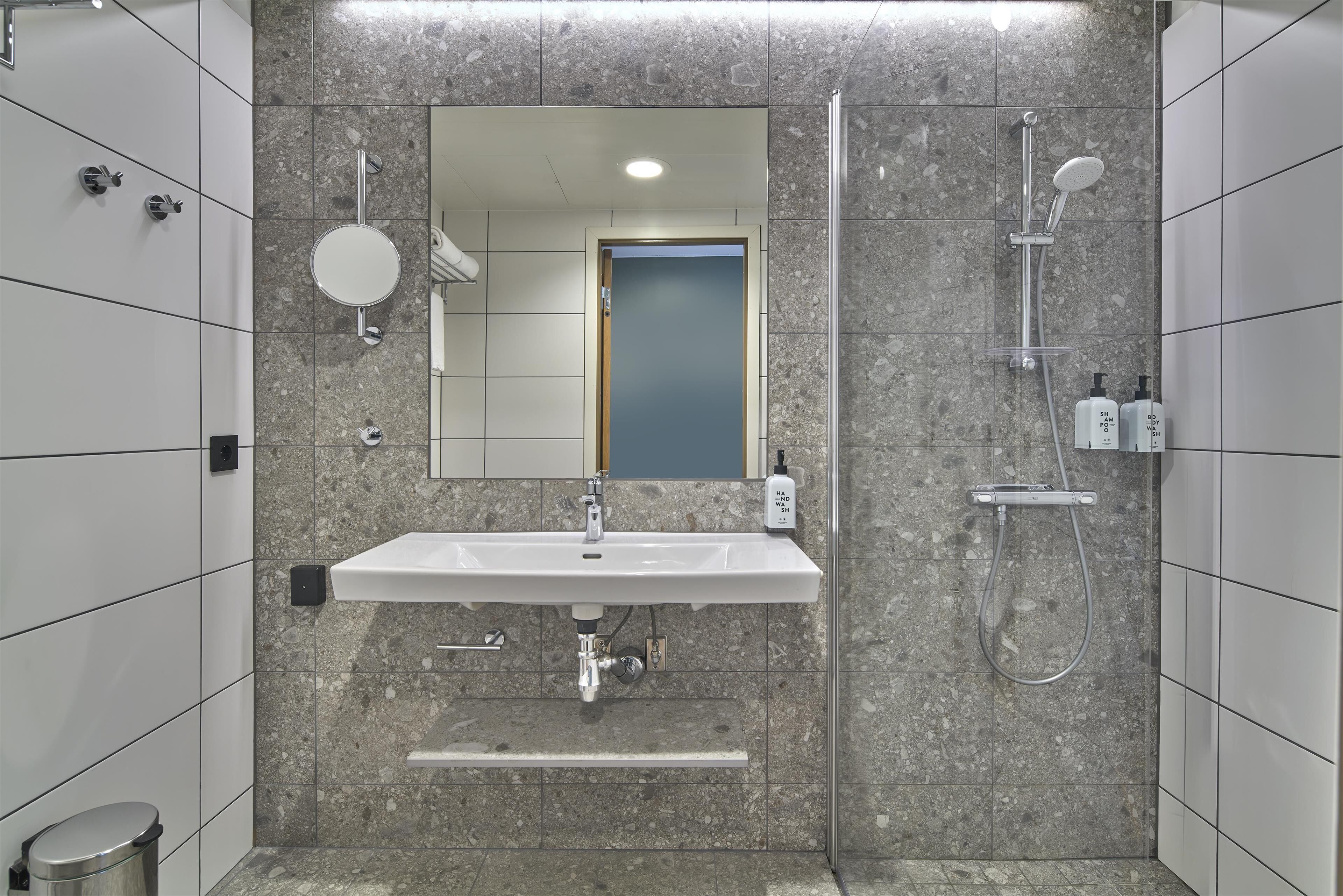 shower, free toiletries, hair dryer, towels