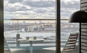 Suite Junior | Una cassaforte in camera, una scrivania, ferro/asse da stiro