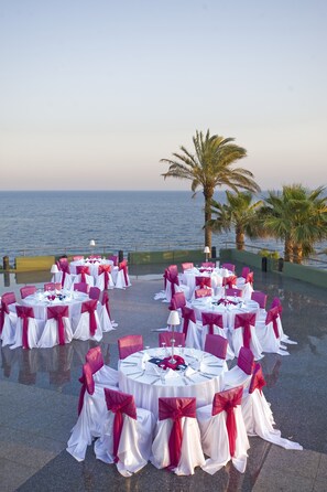 Outdoor banquet area - Divan Antalya (Antalya)