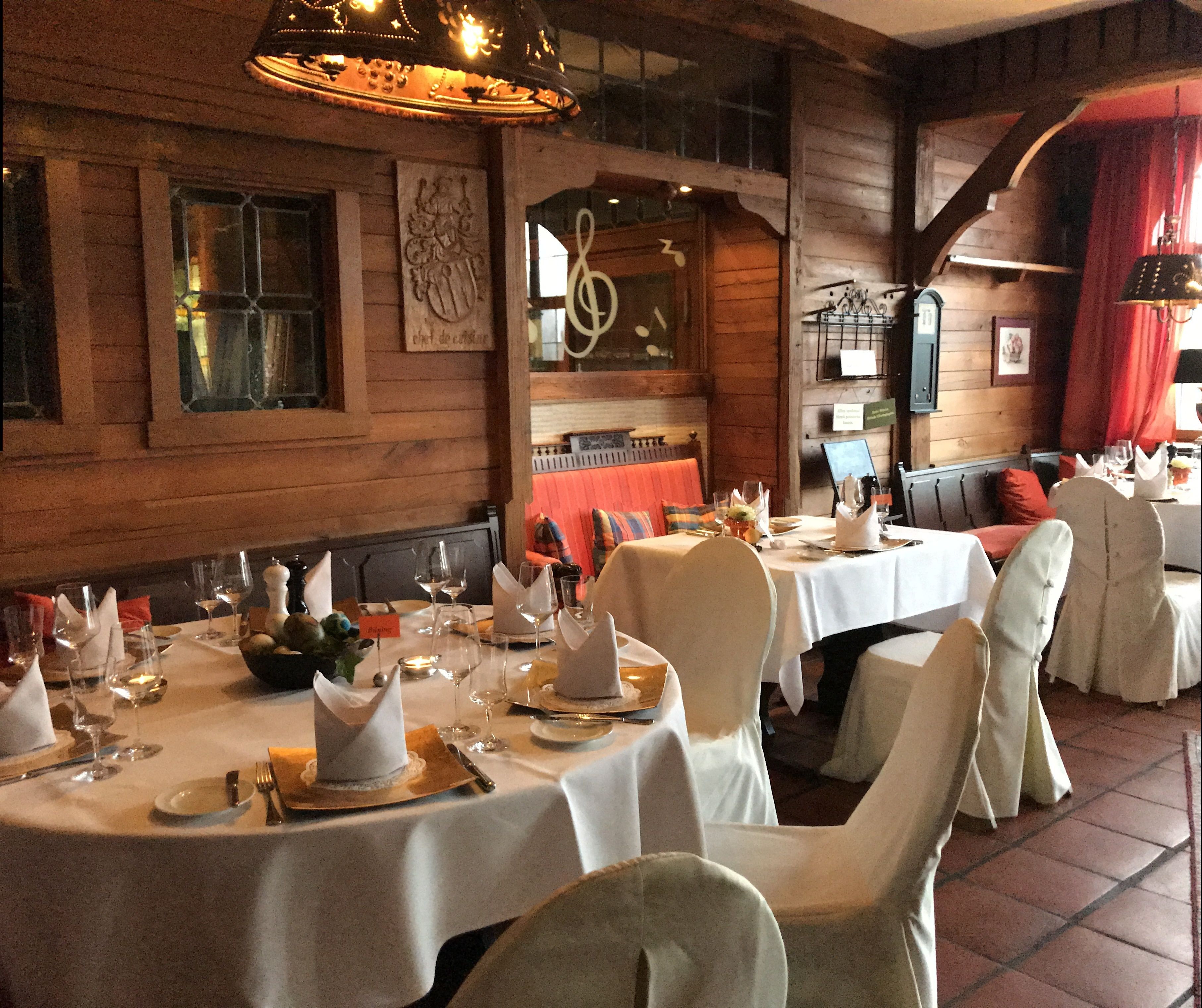 2 restaurants, dinner served, local and international cuisine