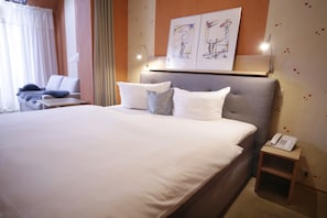 Individuell dekoriert, Schreibtisch, schallisolierte Zimmer