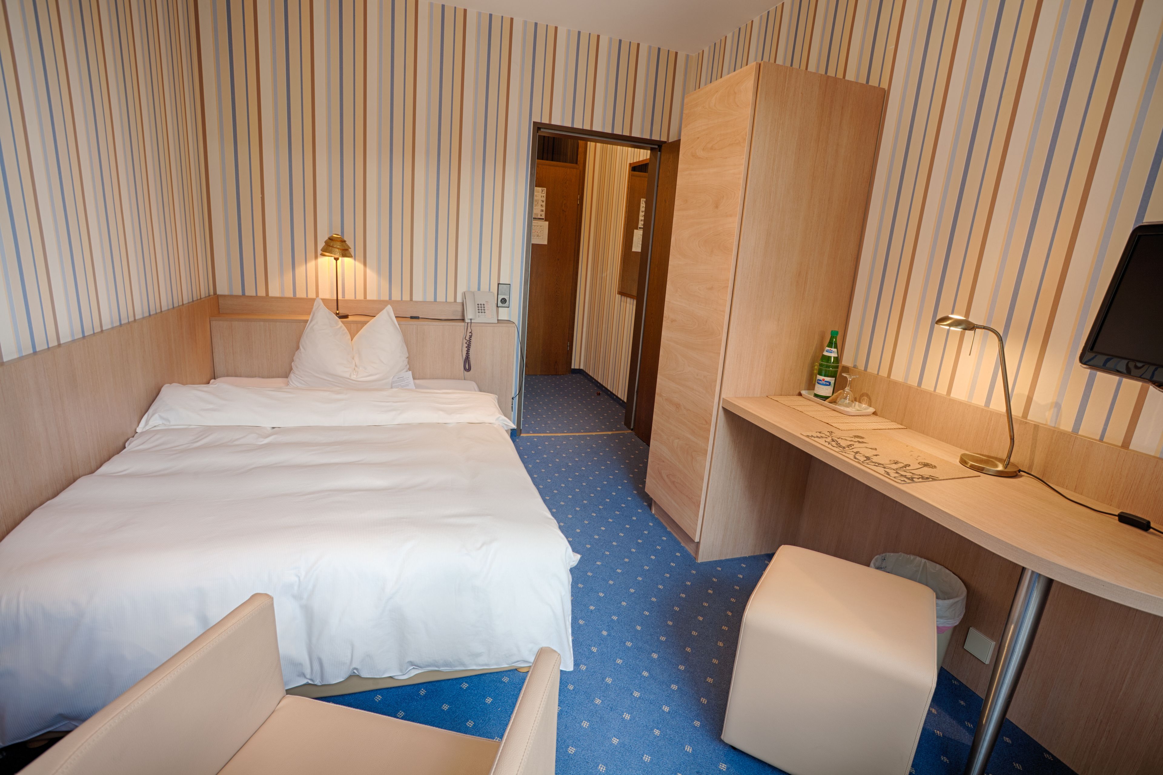 standard single room | individually decorated, desk, soundproofing, free wifi