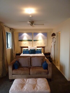 Deluxe Studio, 1 Queen Bed, Garden View, Garden Area | Egyptian cotton sheets, desk, iron/ironing board, free WiFi