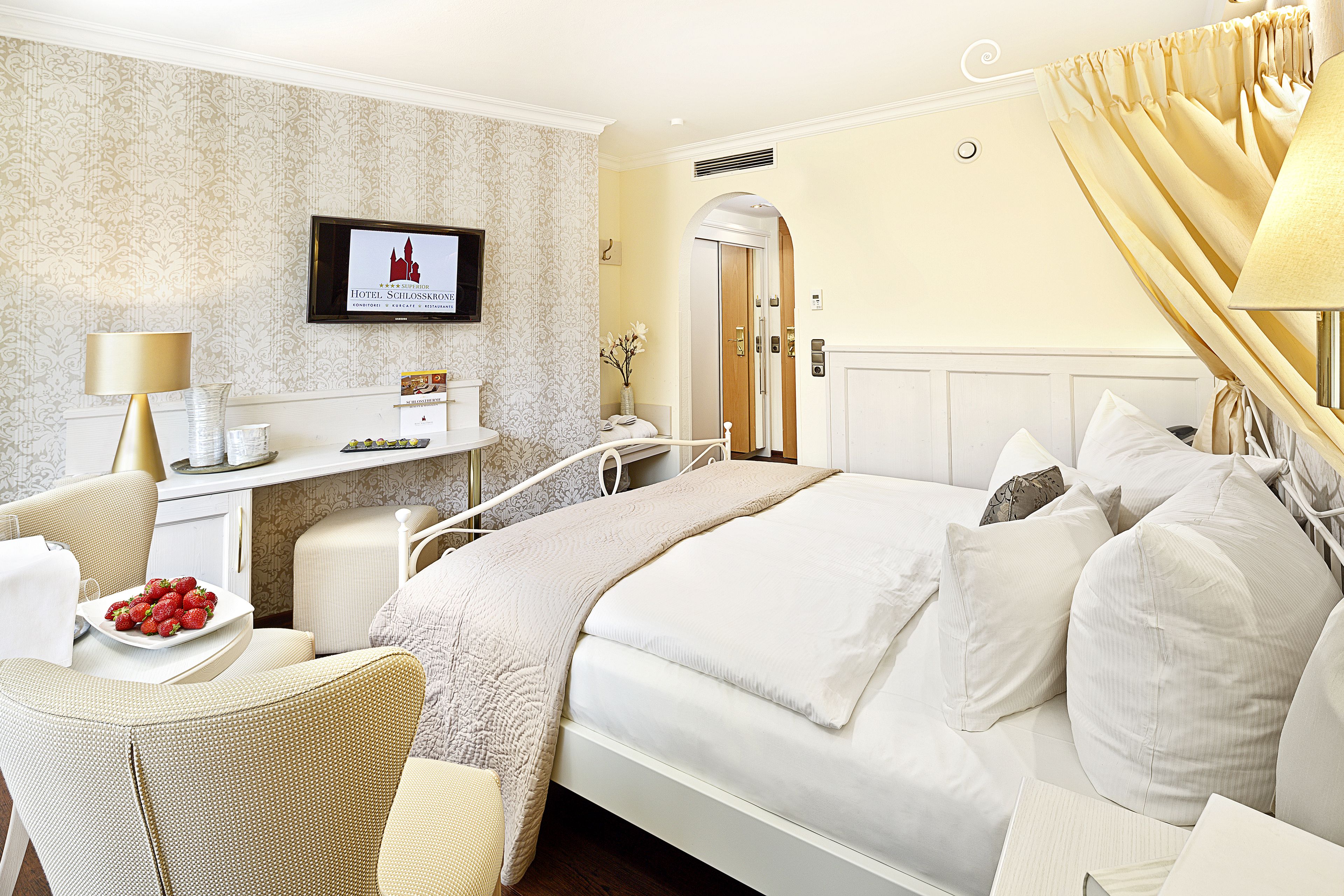 comfort double room (sissi) | 1 bedroom, hypo-allergenic bedding, pillow-top beds, minibar