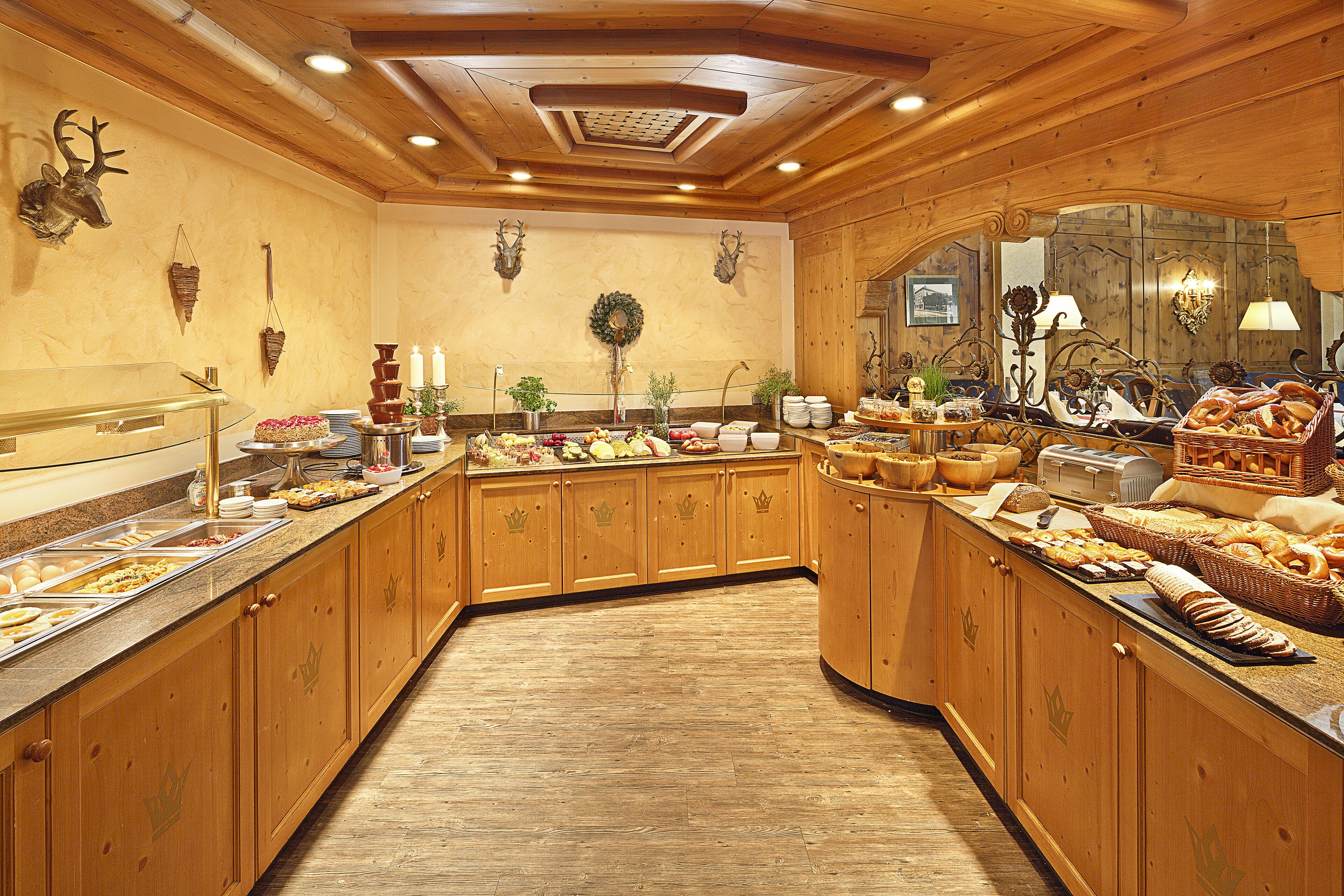 每日供应全套早餐（每人 EUR 14.5）