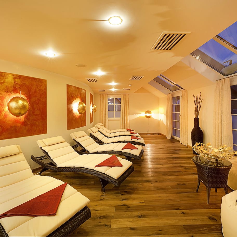 Sauna, hot tub, steam room, hot springs, body treatments, body wraps