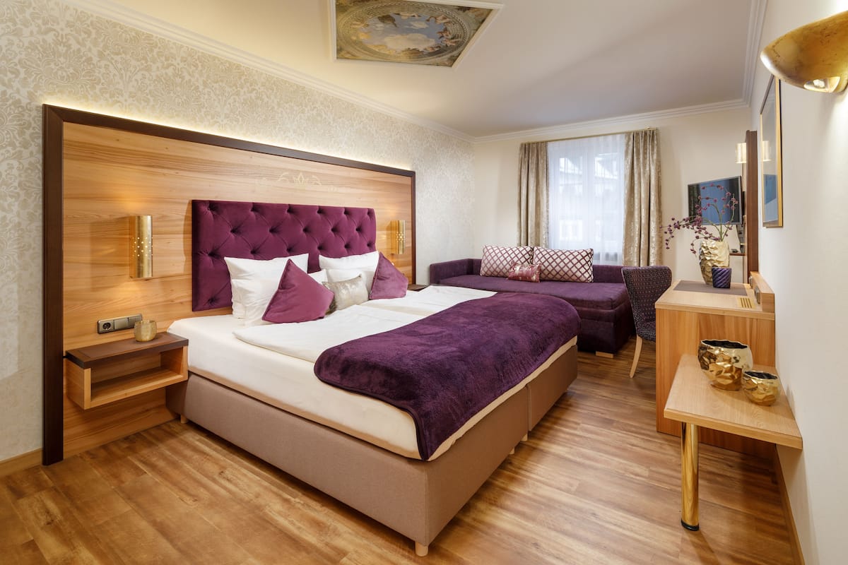 1 bedroom, hypo-allergenic bedding, pillowtop beds, minibar