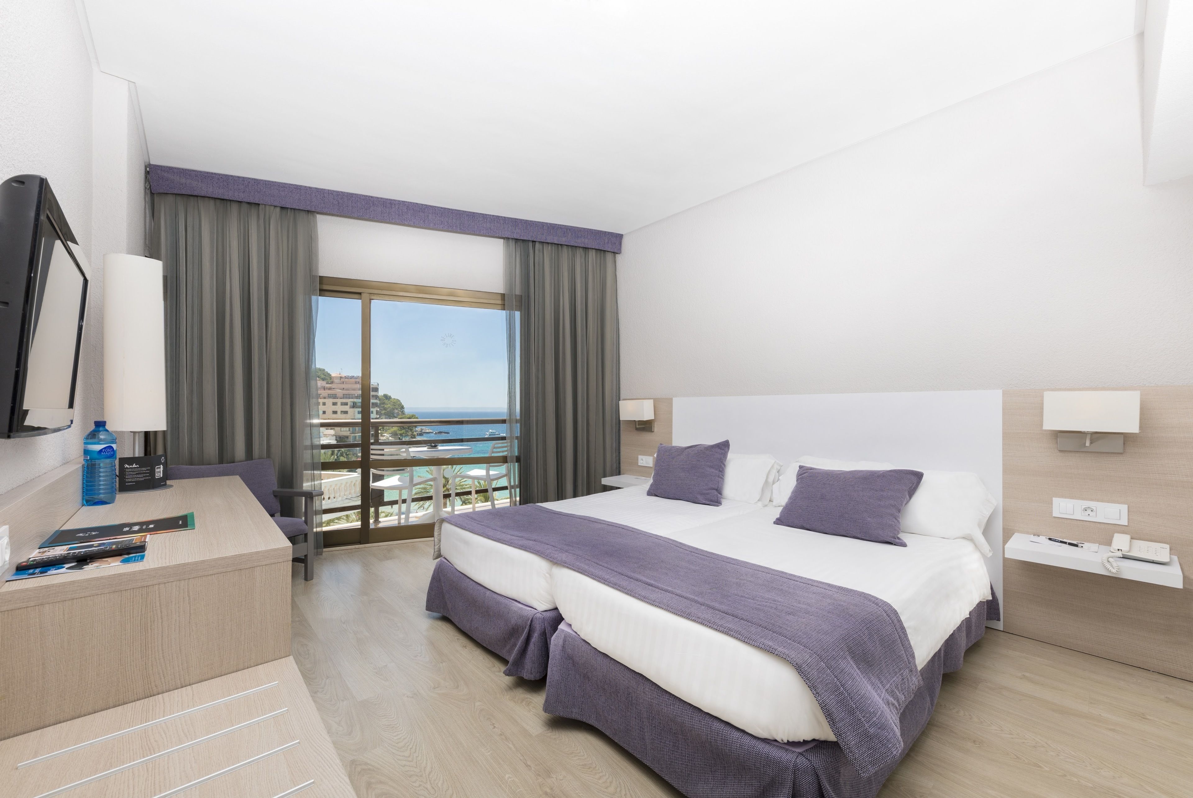 迷你吧、办公桌、免费 WiFi、床单