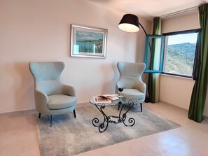 Junior-Studiosuite, 1 Queen-Bett, Terrasse, Meerblick (Mansarda) | Select-Comfort-Betten, Zimmersafe, Schreibtisch, Verdunkelungsvorhänge