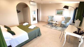 Junior Studio Suite, 1 Queen Bed, Terrace, Sea View (Mansarda)