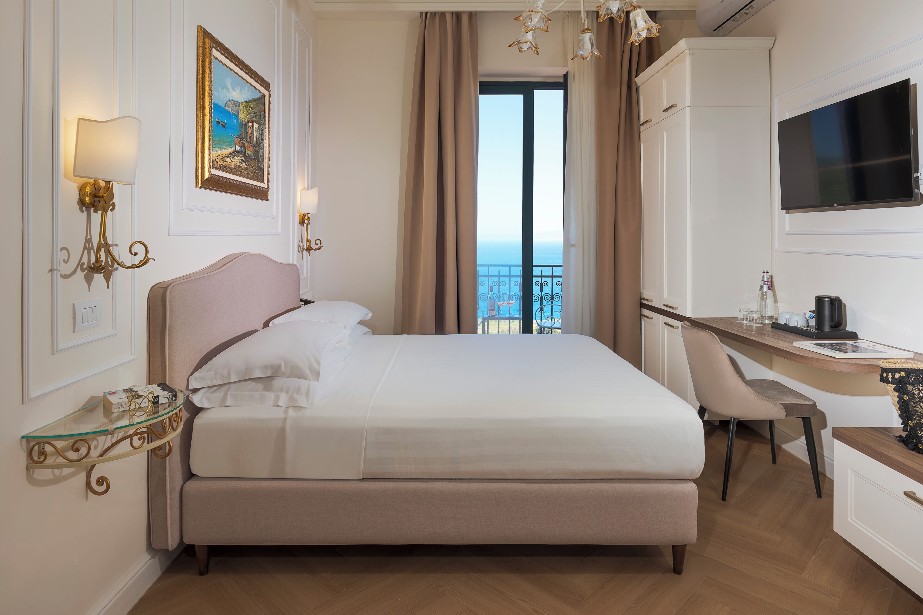 Habitación doble superior, balcón, vista al mar | Camas Select Comfort, caja de seguridad en la habitación y escritorio 