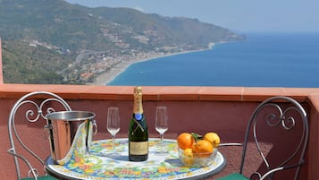 Junior studio suite, 1 queensize bed, terras, uitzicht op zee (Mansarda) | Terras