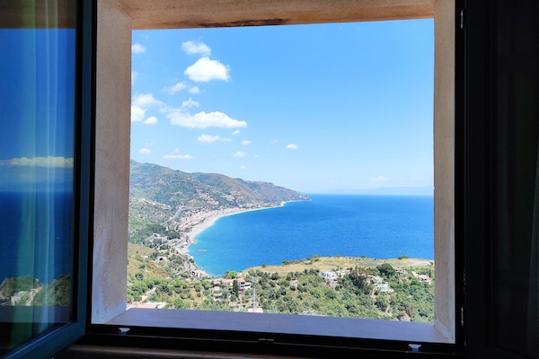 Junior Studio Suite, 1 Katil Ratu (Queen), Terrace, Sea View (Mansarda) | Katil Select Comfort, peti besi dalam bilik, meja