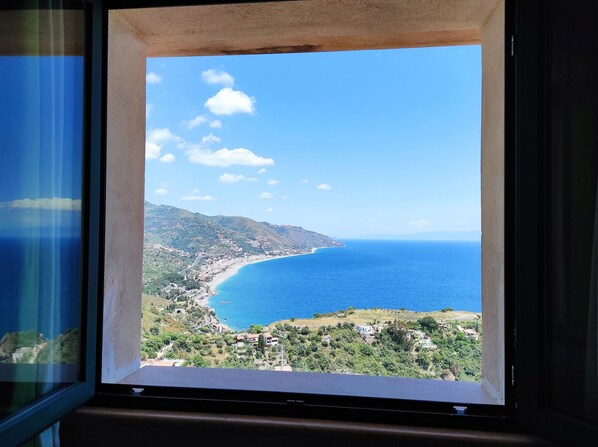 Suite estudio junior, 1 cama de matrimonio, terraza, vistas al mar (Mansarda) | Colchones Select Comfort, caja fuerte, escritorio y cortinas opacas