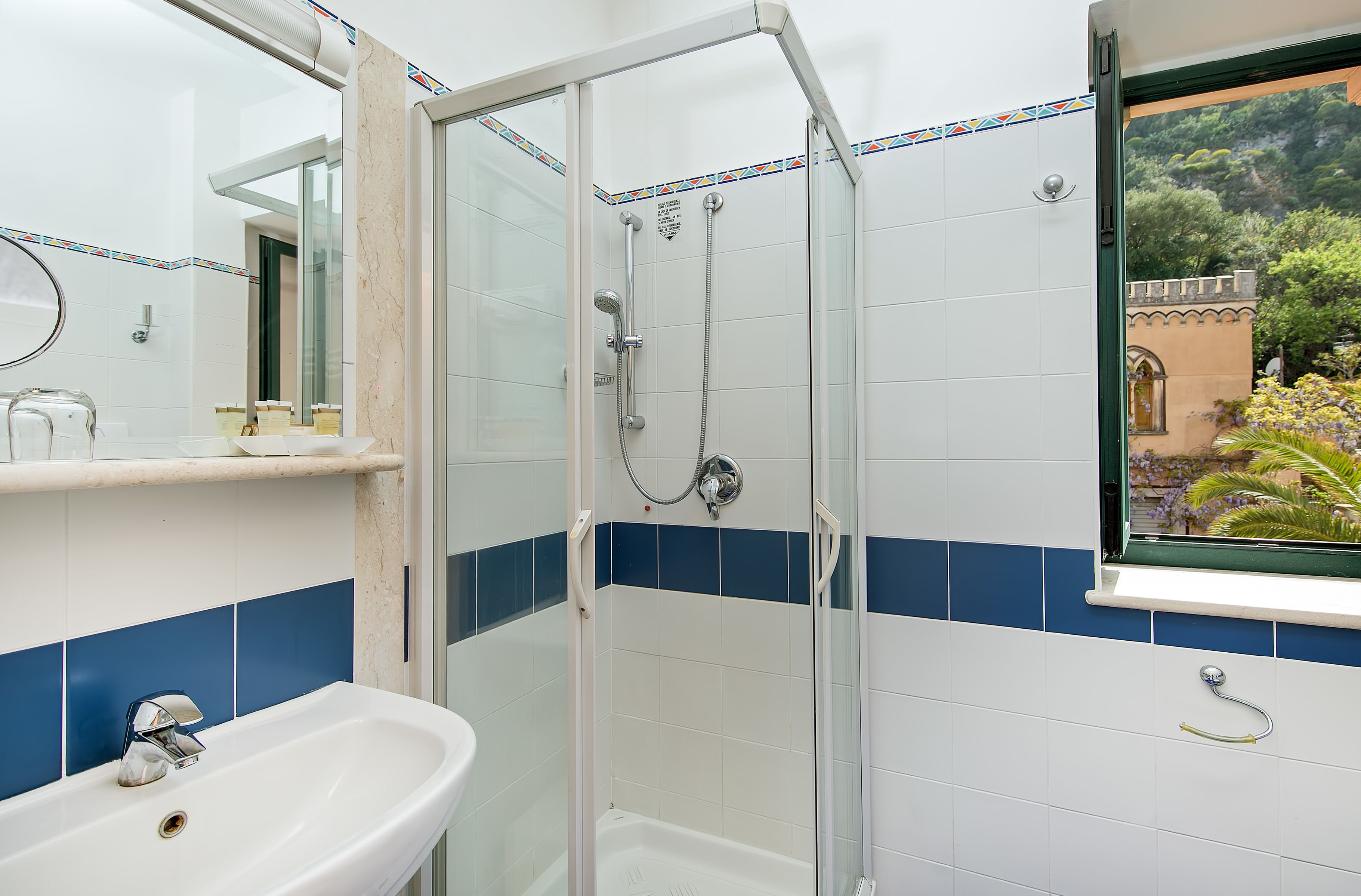 Photo - Hotel "La Pensione Svizzera"