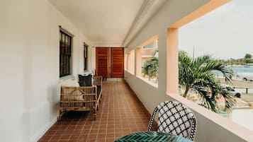 Superior Room, 1 King Bed, Balcony, City View | Terrace/patio