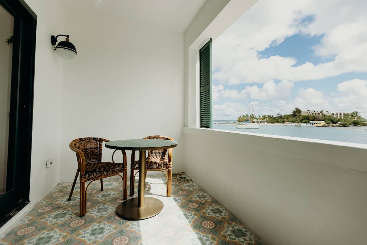 Deluxe Room, 1 King Bed, Balcony, Ocean View | Terrace/patio