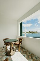 Habitación Deluxe, 2 camas de matrimonio, balcón, vistas al mar | Terraza o patio