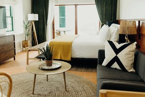 Chambre Deluxe, 1 très grand lit, balcon, vue océan | Literie de qualité supérieure, surmatelas, décoration personnalisée