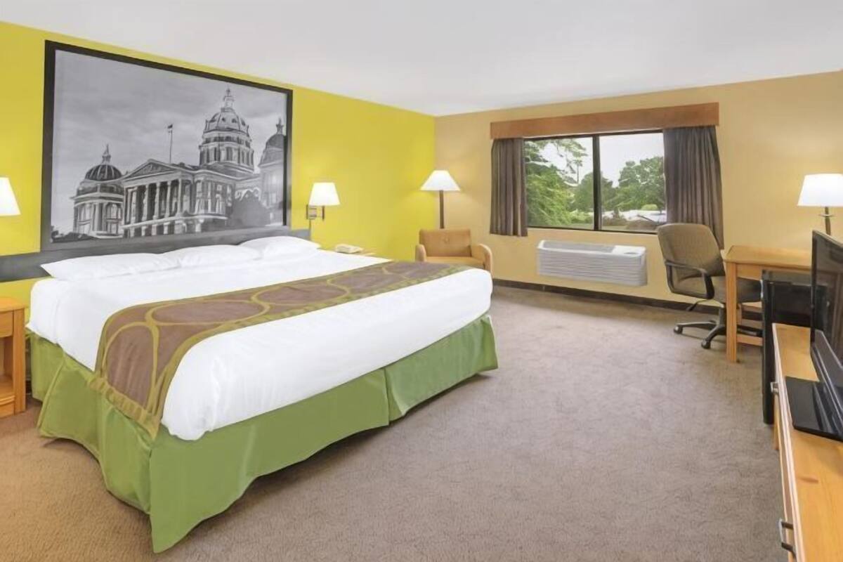 Ropa de cama de alta calidad, escritorio y cortinas blackout