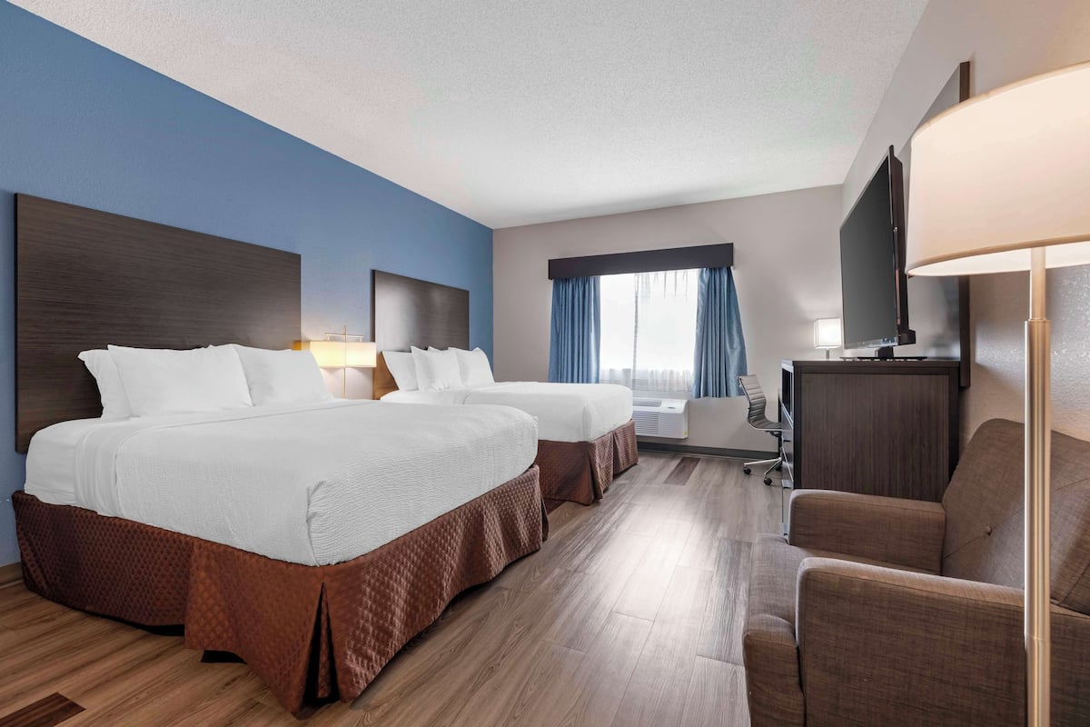 Standard Room, 2 Queen Beds, Non Smoking, Refrigerator & Microwave | 1 bedroom, premium bedding, pillow-top beds, in-room safe