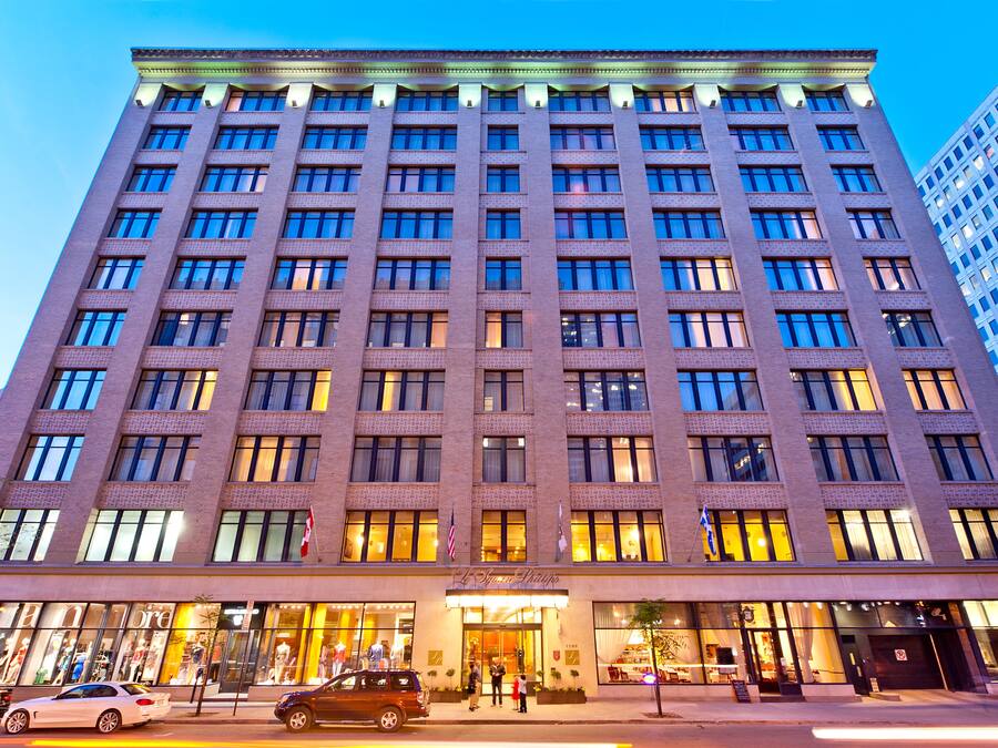 Bagian depan properti - sore/malam