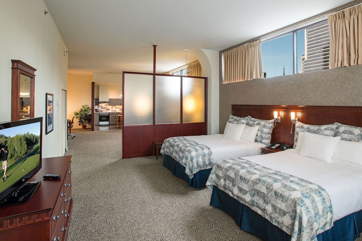 Premium bedding, in-room safe, desk, blackout drapes