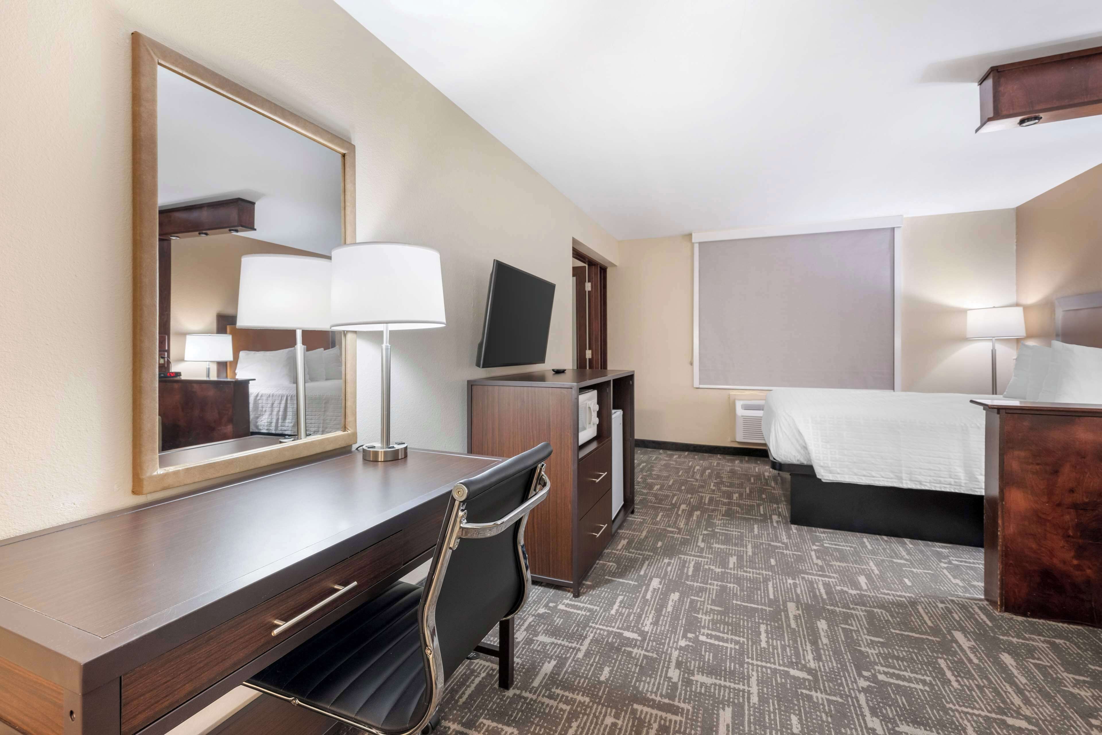 suite, multiple beds, non smoking, refrigerator & microwave (with single sofabed) | desk, laptop workspace, iron/ironing board, wifi