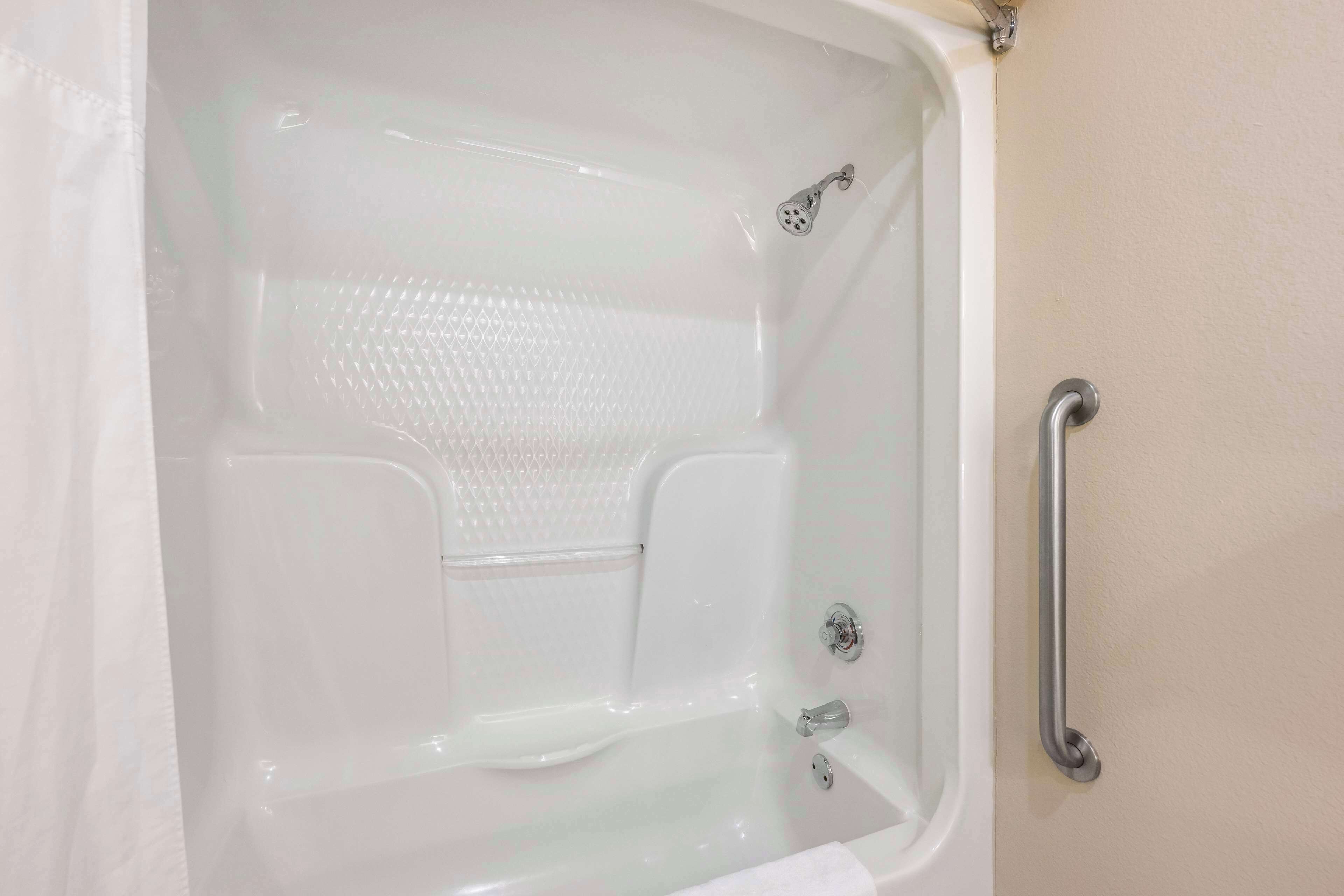 standard room, 1 king bed, non smoking, refrigerator & microwave | bathroom | combined shower/bathtub, hair dryer, towels, soap