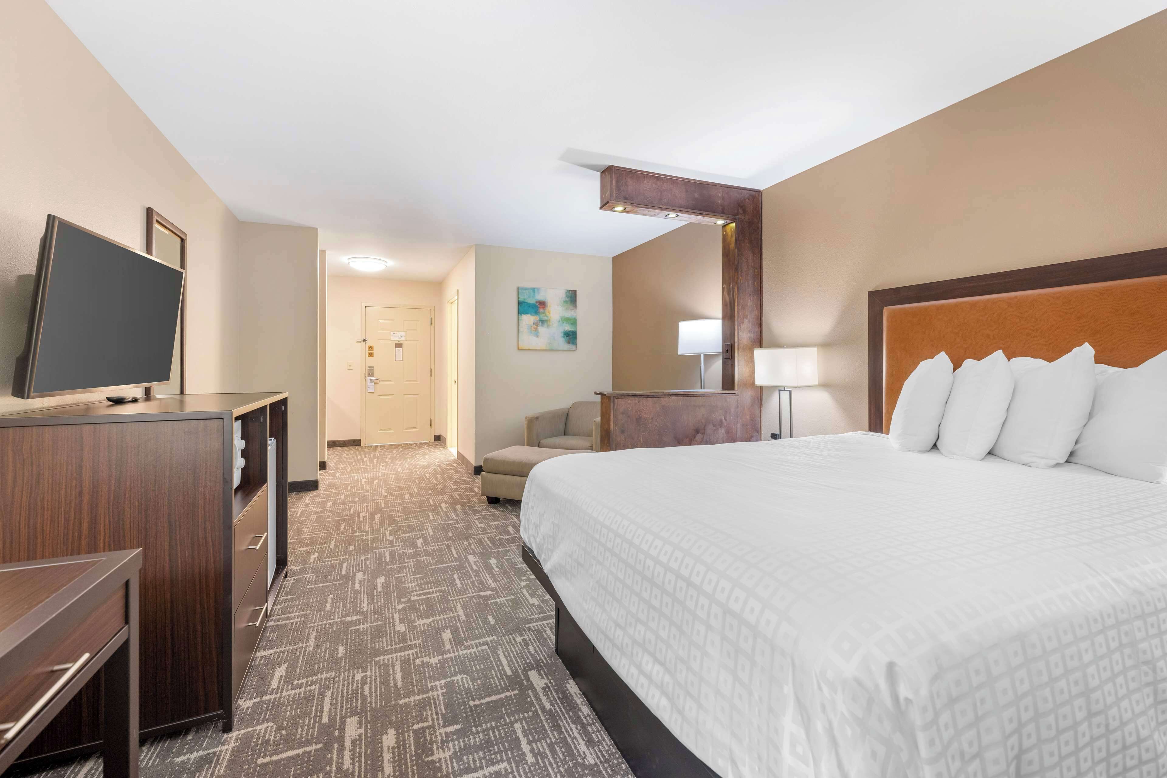 Habitación estándar, 1 cama Queen size, para no fumadores, refrigerador y microondas | Escritorio y espacio para trabajar con laptop 