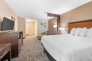 Standard Room, 1 Queen Bed, Non Smoking, Refrigerator & Microwave